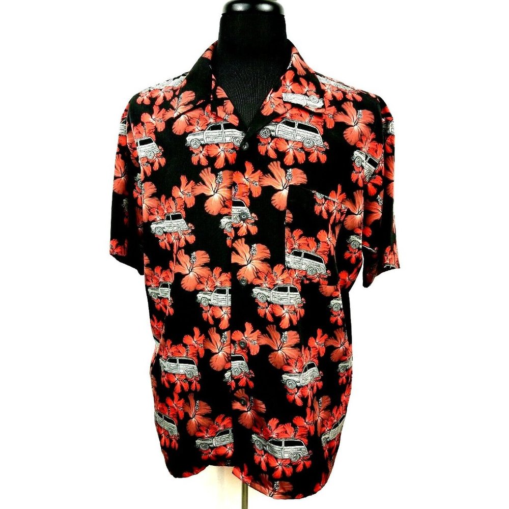 Pineapple Connection Medium Mens Short Sleeve Hawaiian Hibiscus Wood Panel Wagon